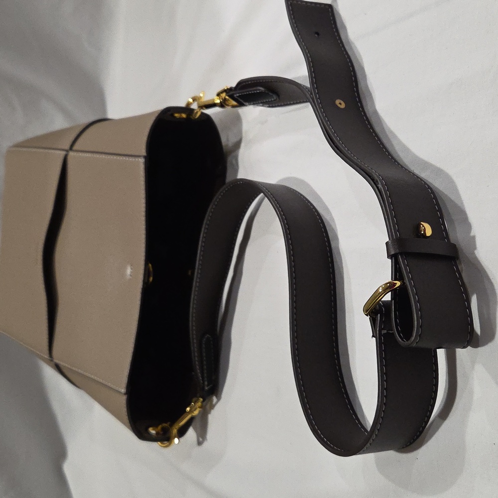 Aallyn Jordan Bucket Bag - Picture 5 of 16